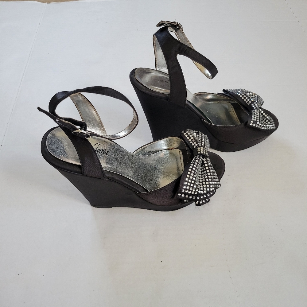 Jacqueline Ferrar Black Satin Peep Toe Wedges W Rhinestone Bows Ladies Size 7M